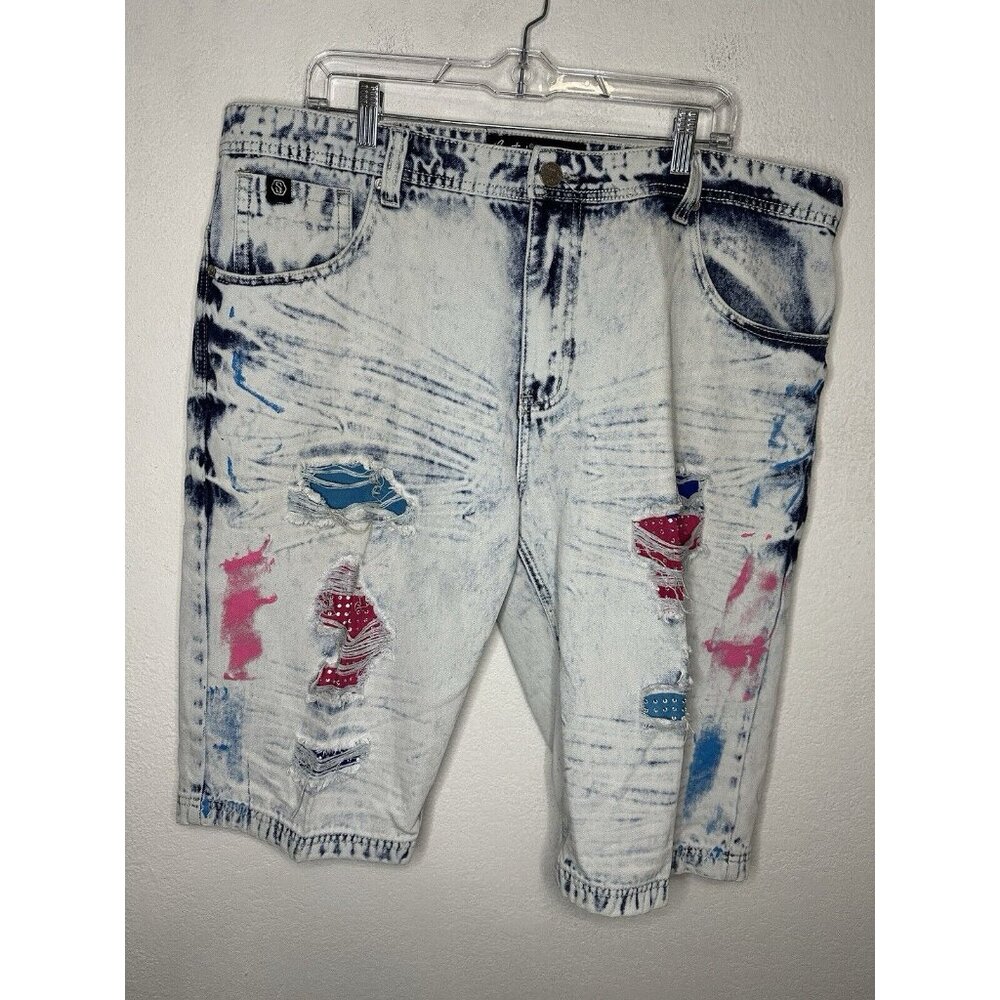 Switch Remarkable Men’s Light Acid Wash Patched Distressed Denim Shorts Size 40